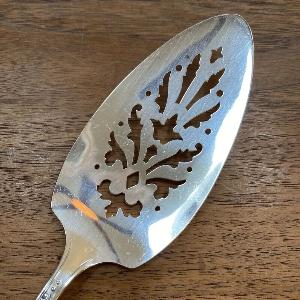 Oneida Silver Pie Cake Pastry Server Queen Bess II pierced floral vintage 1946